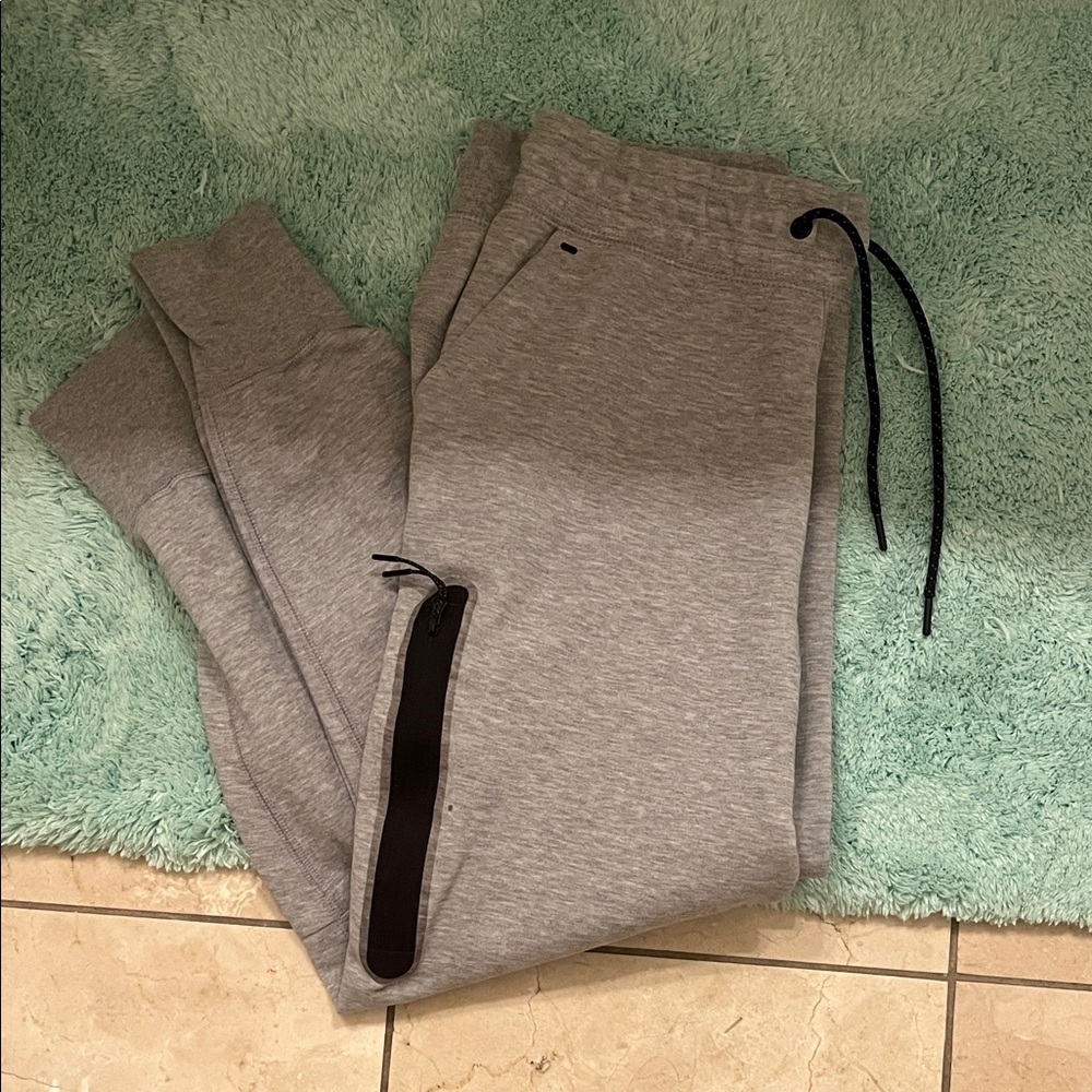 nike tech sweatpants